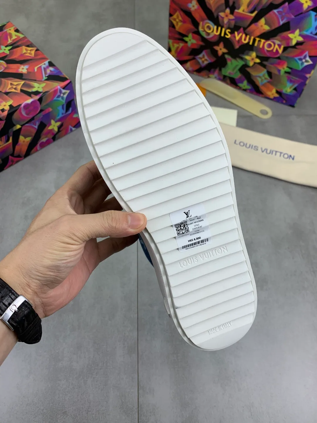 Men's men's shoes 💰P560💰[New model]🆘High-quality cowhide [Louis Vuitton]LV official website latest model🎁casual fashion high-top men's shoes👟hot style💥simple and elegant style, exclusive for trendy men. Unique official website latest brand elements👑original decoration, fashionable and generous, the fabric is made of original denim➕comfortable and breathable mesh lining➕cow leather feet ✅The official website specifies wear-resistant casual outsole, the classic model is taken in real life🎬Color: 4️⃣colors available😍Number of codes: 38-44 Full set of packaging